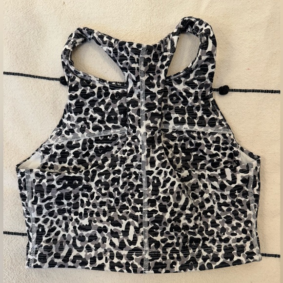 Outdoor Voices Snow Leopard Move Free Crop Top Size Small - Picture 2 of 3